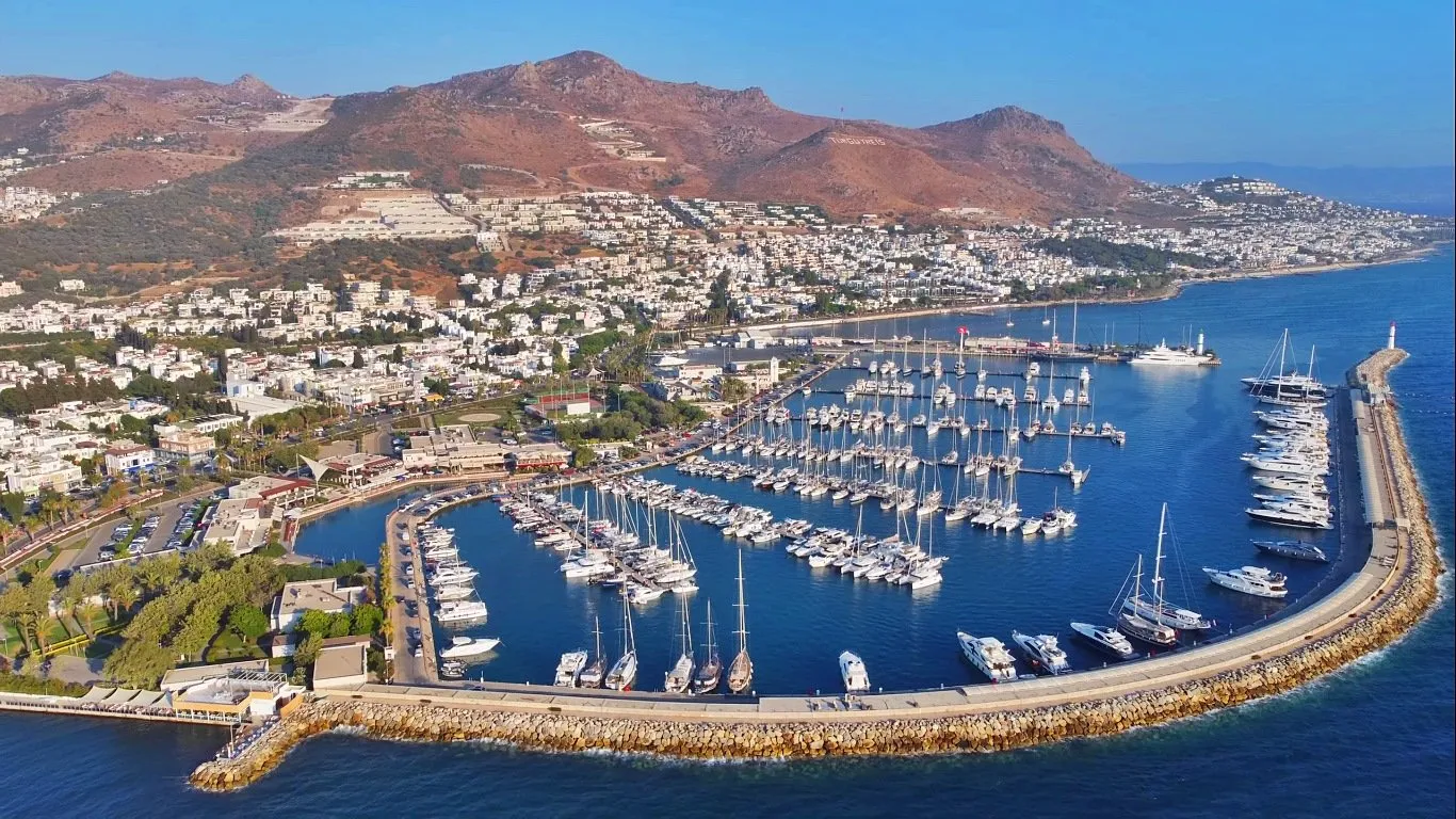 Blaue Überfahrten: Bootsfahrten und Tauchen von Turgutreis