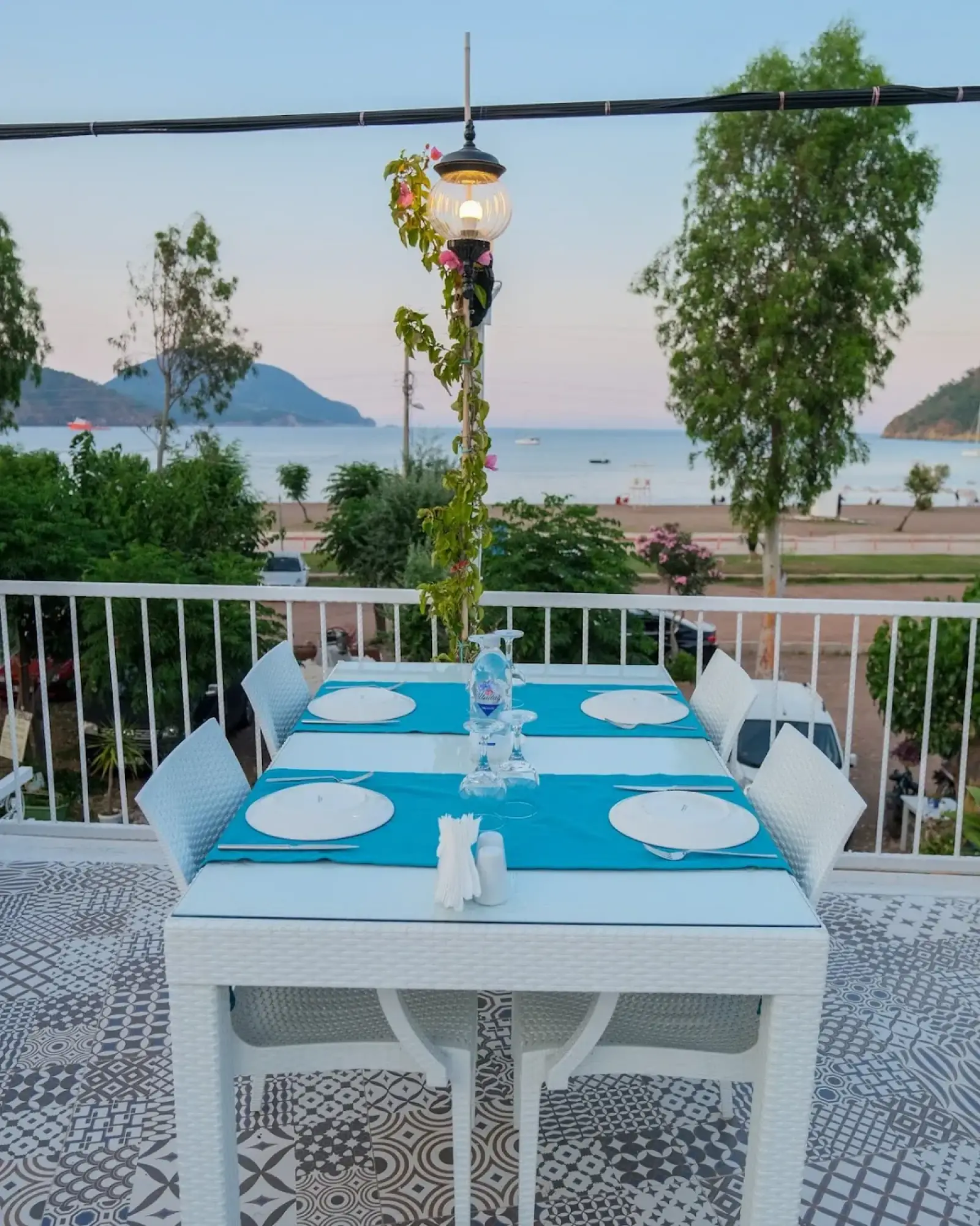 Antalya Airport (AYT) nach Mywayadrasan pansiyon restaurant Privater Transfer