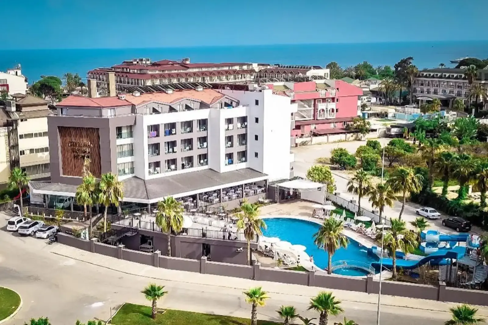 Antalya Airport (AYT) nach İstanbul Beach Hotel Privater Transfer