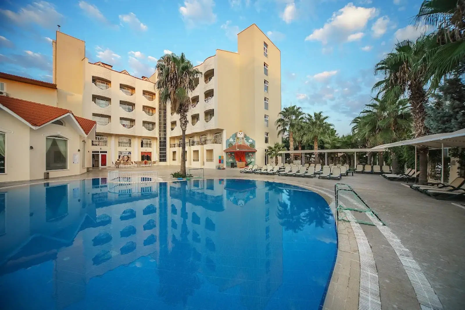 Antalya Airport (AYT) nach Larissa Inn Hotel Privater Transfer