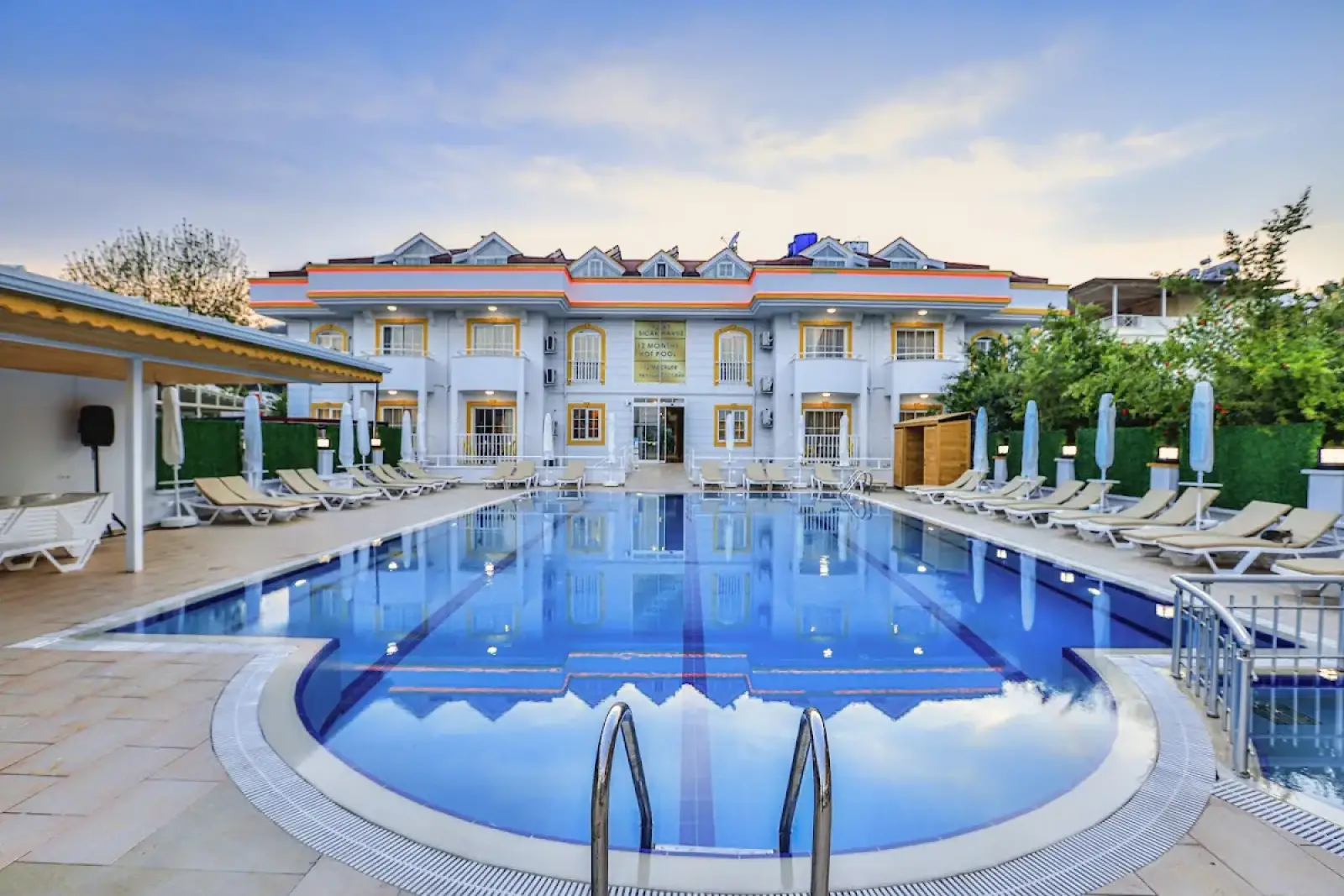 Antalya Airport (AYT) nach Eramax Hotel Kemer Privater Transfer