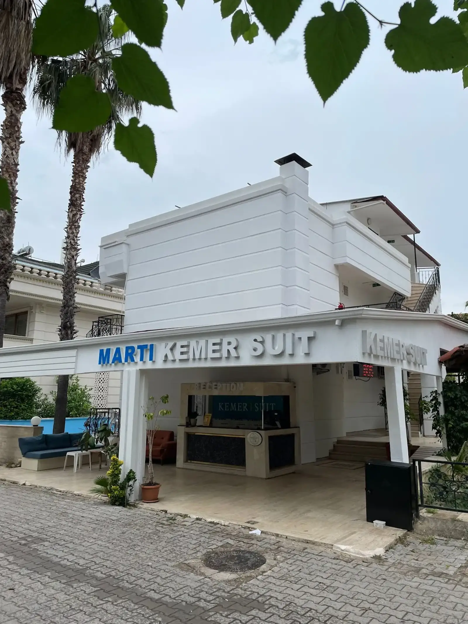 Antalya Airport (AYT) nach Martı Kemer Suit Privater Transfer