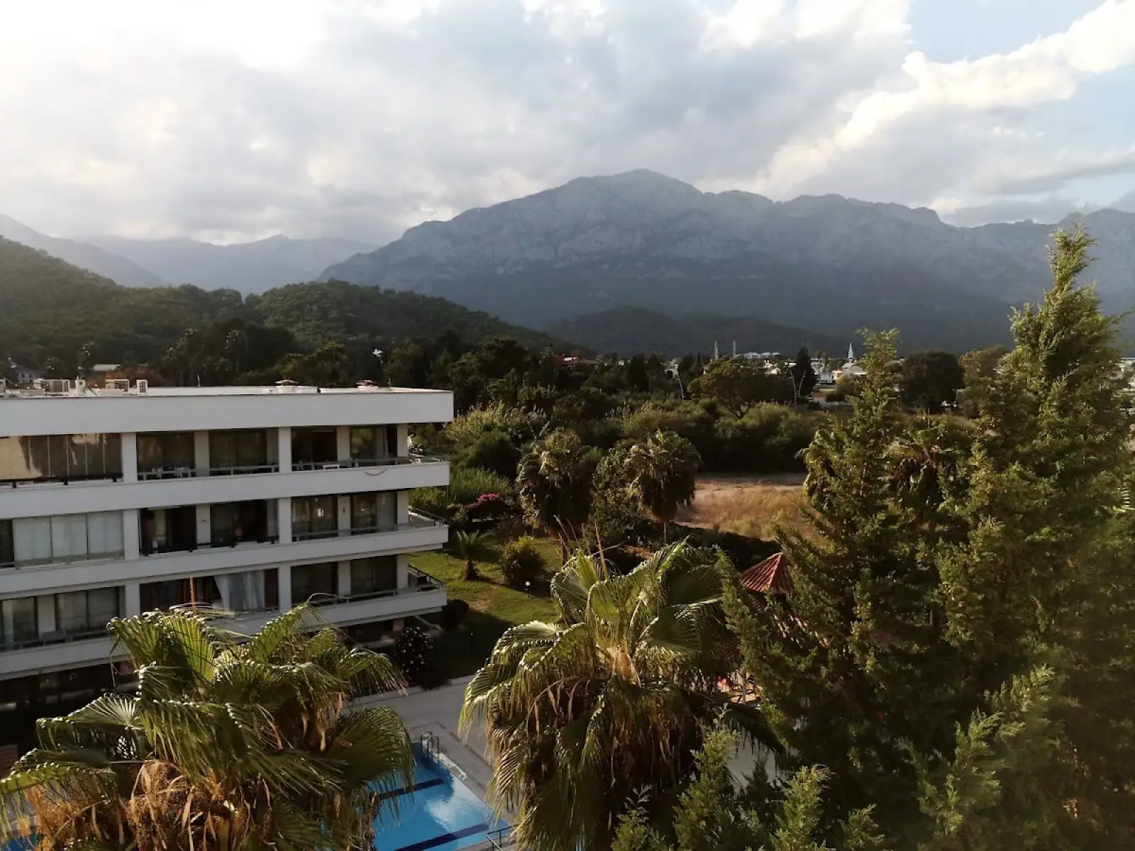 Antalya Airport (AYT) nach Meder Resort Hotel Privater Transfer