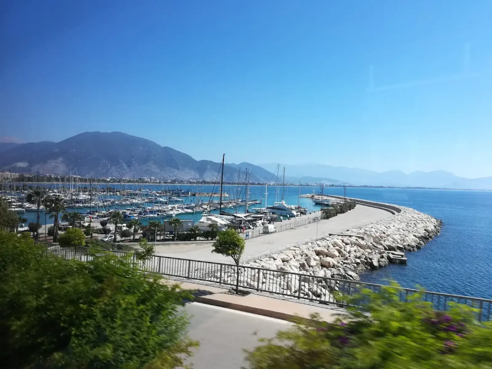 Antalya Airport (AYT) nach B Business Hotel & Spa Privater Transfer