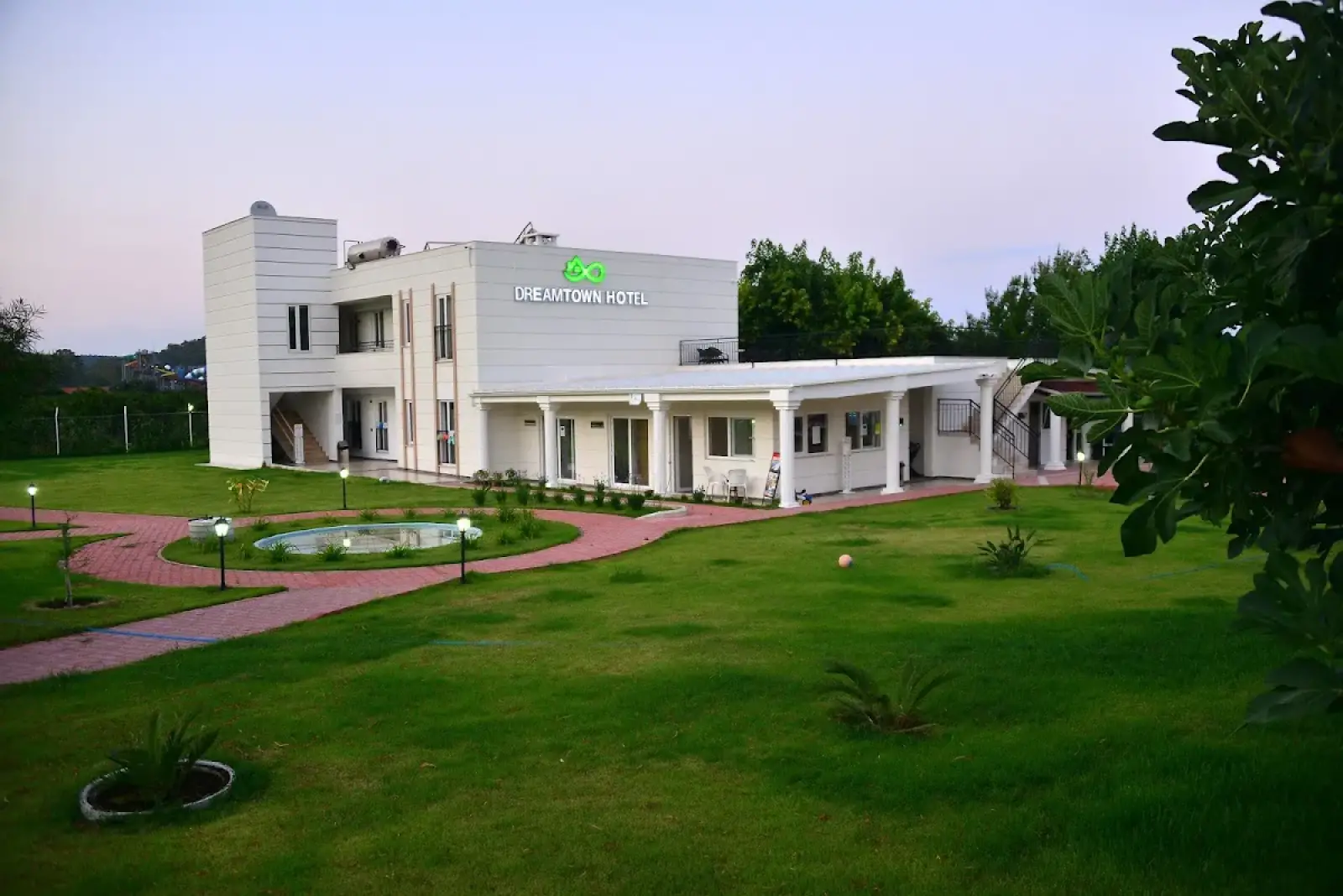 Antalya Airport (AYT) nach Dream Town Hotel&Restaurant Privater Transfer