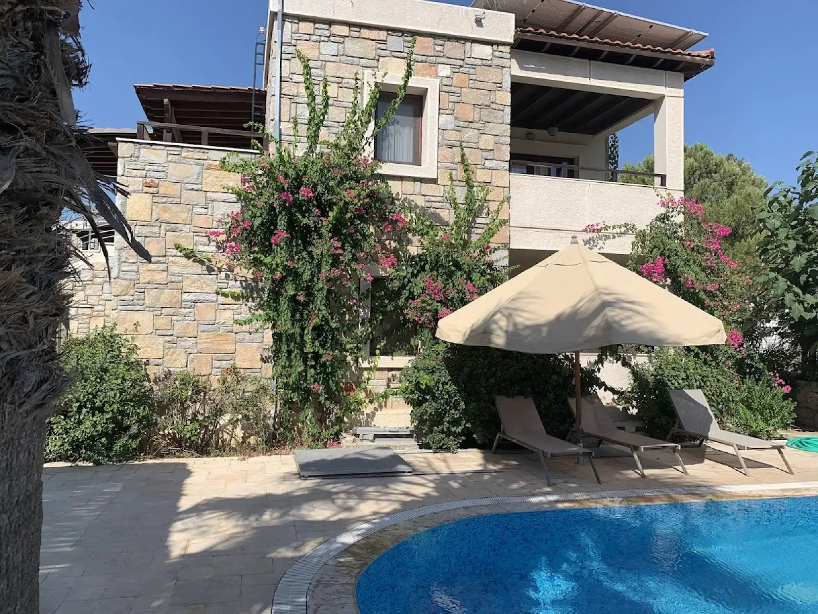 Bodrum Milas Airport (BJV) nach Villa Naz Apart Otel Privater Transfer