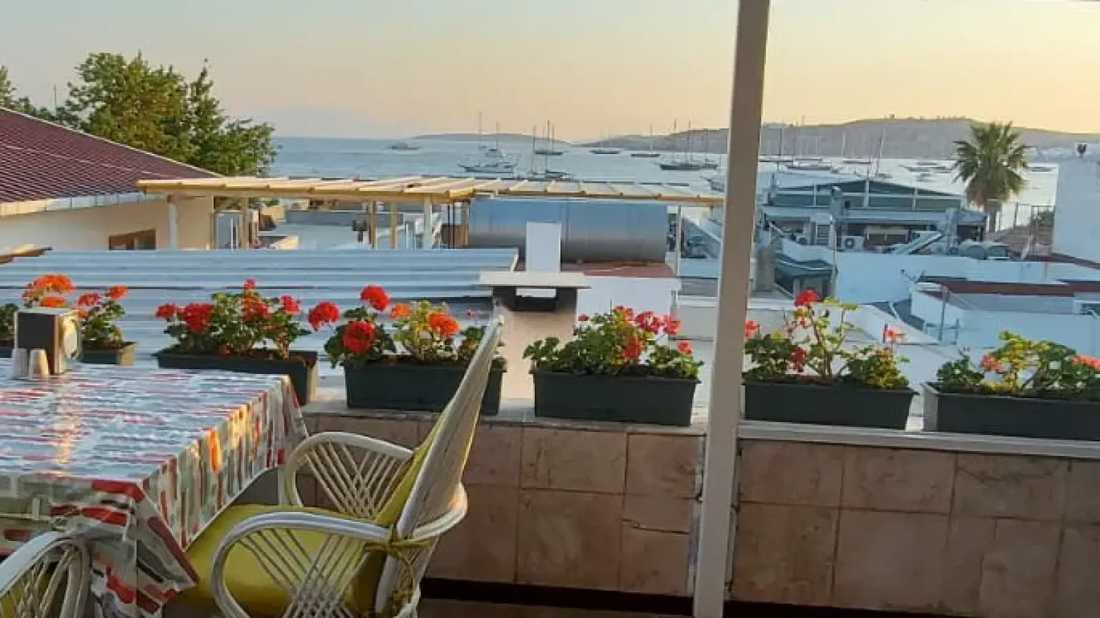 Bodrum Milas Airport (BJV) nach Konak Pansiyon Bodrum Muğla Privater Transfer
