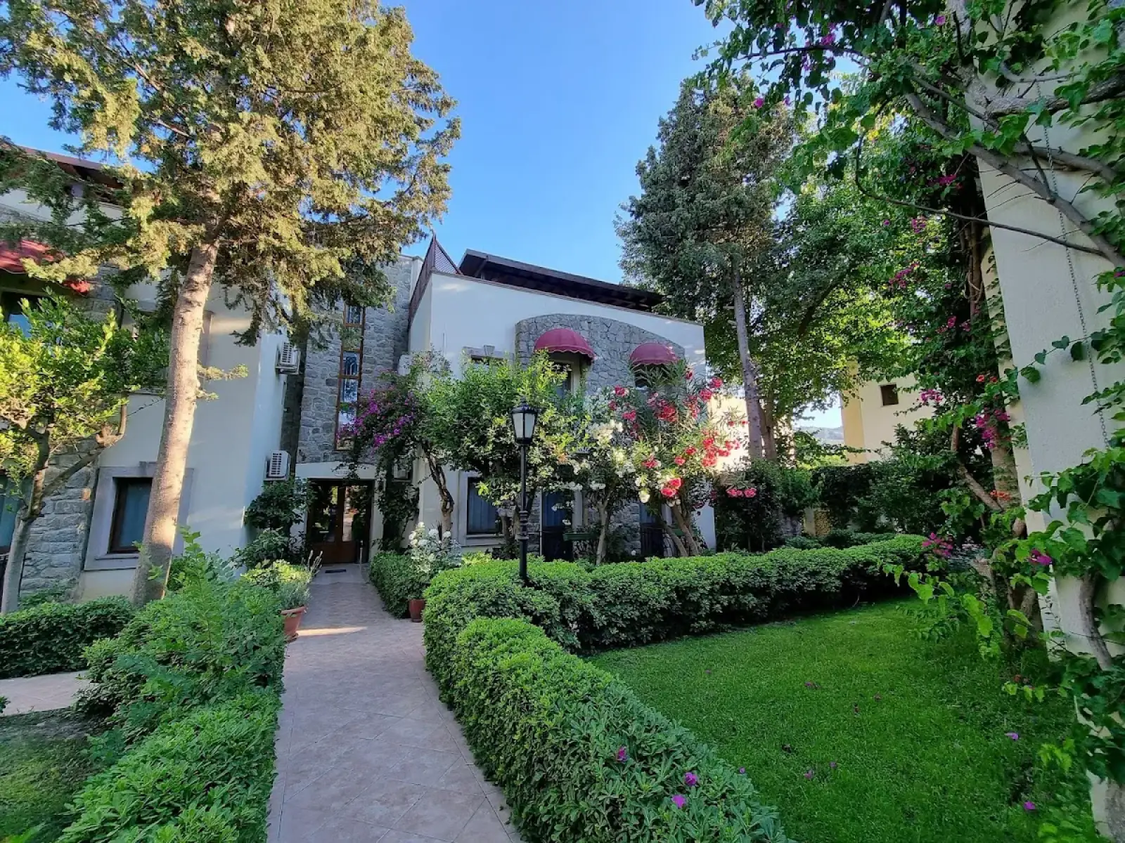 Bodrum Milas Airport (BJV) nach Bella Garden Hotel Boutique Hotel Privater Transfer