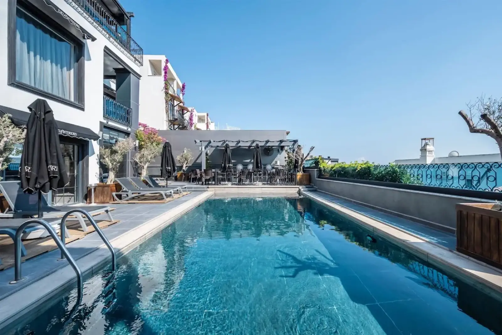Bodrum Milas Airport (BJV) nach Art İnteriors Boutique Hotel Privater Transfer