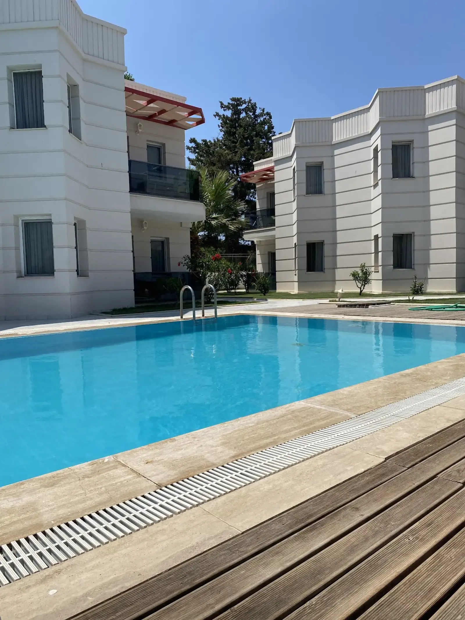 Bodrum Milas Airport (BJV) nach Taşev Apart Hotel Privater Transfer