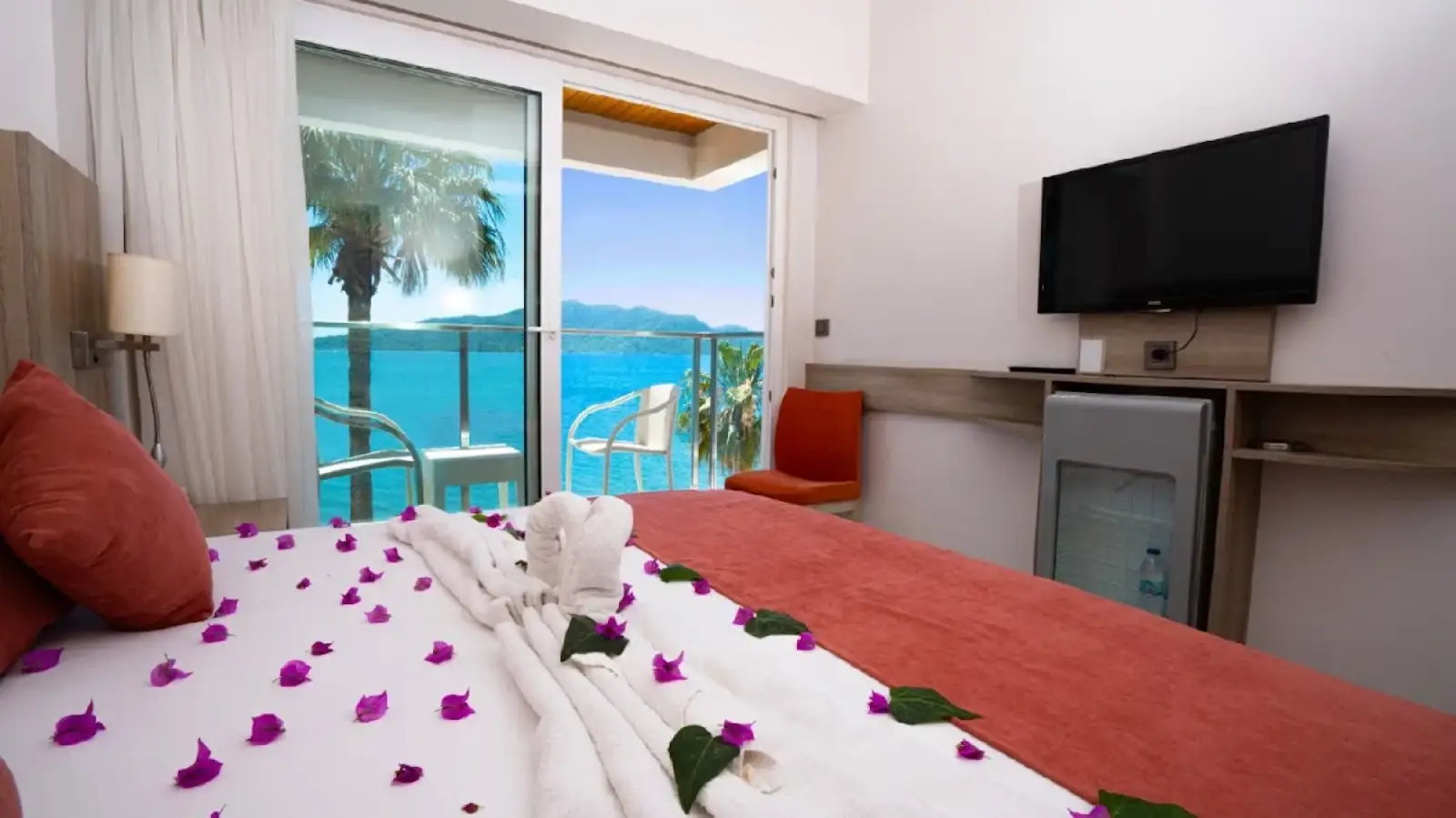Dalaman Airport (DLM) to Marmaris Begonville Beach Hotel Private Transfer