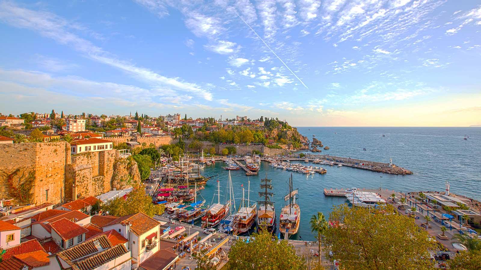 Antalya Airport (AYT) Transfer Guide 2026: Private Transfer vs Taxi vs Shuttle