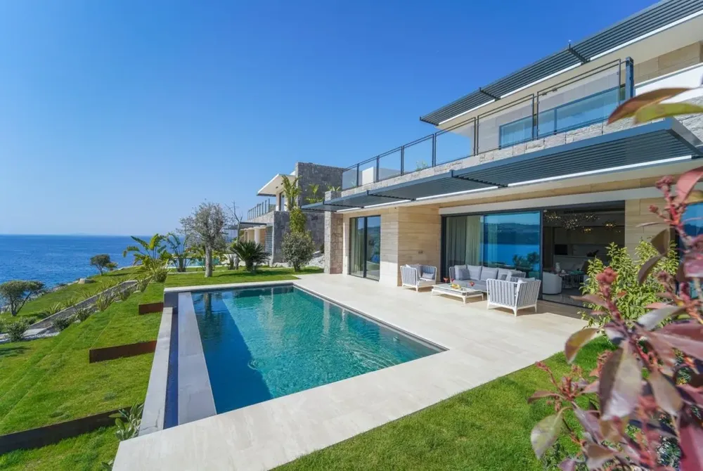 Milas-Bodrum Airport (BJV) to Gündoğan: The Serene Path to Elite Retreats